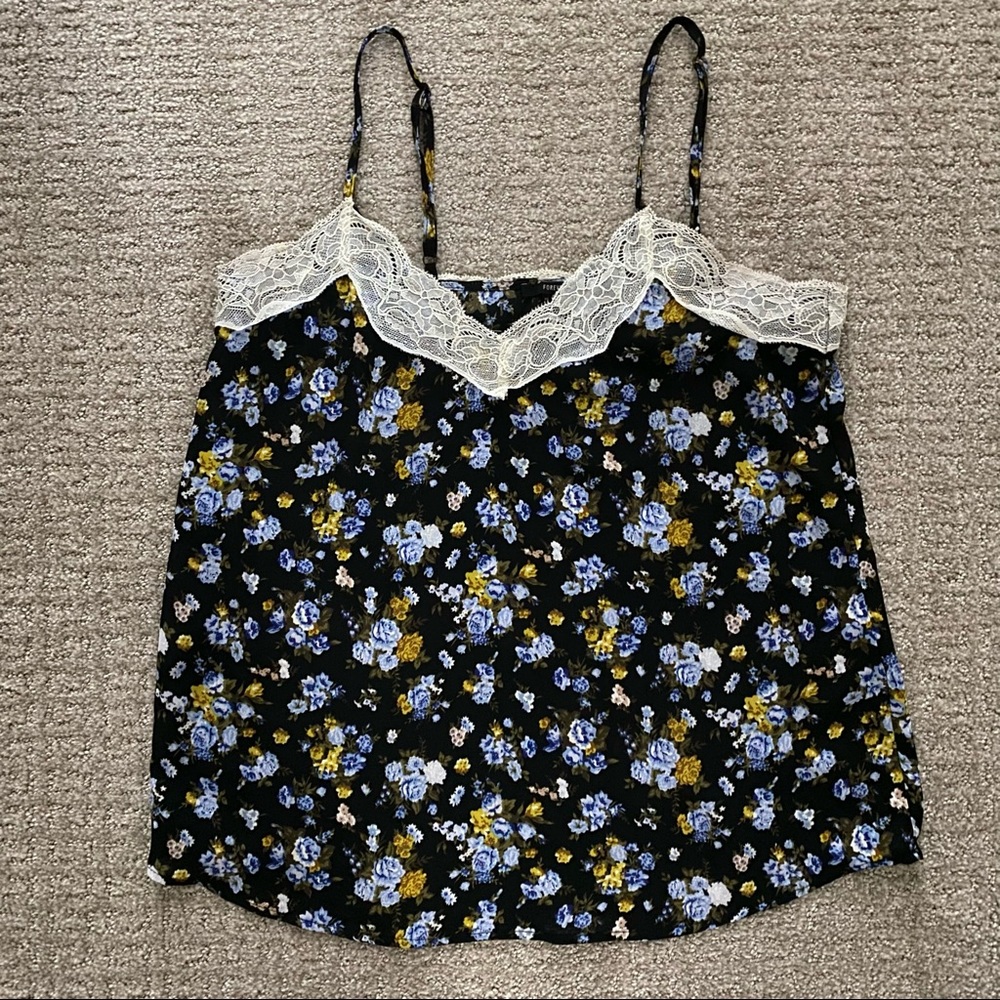 Flowery lace-lined camisole